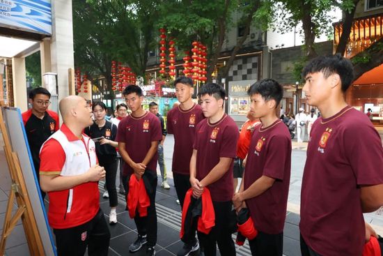 《一百零八》北影节春季在线影展版海报《一出大戏》《南法撩妹记》和《好梦一日游》是此次参展的三部喜剧电影